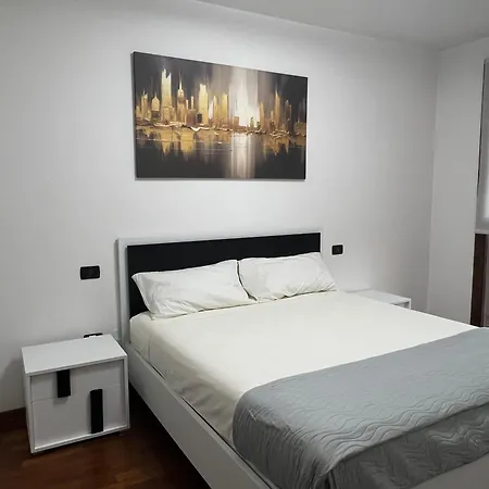Apartment Domus Estense Parcheggio Gratuito No Ztl Centro A 5 Minuti A Piedi