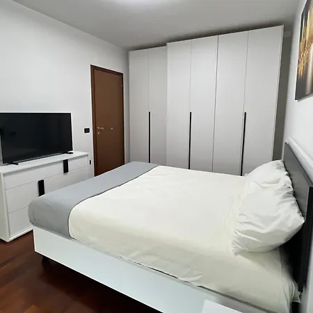 Apartment Domus Estense Parcheggio Gratuito No Ztl Centro A 5 Minuti A Piedi *